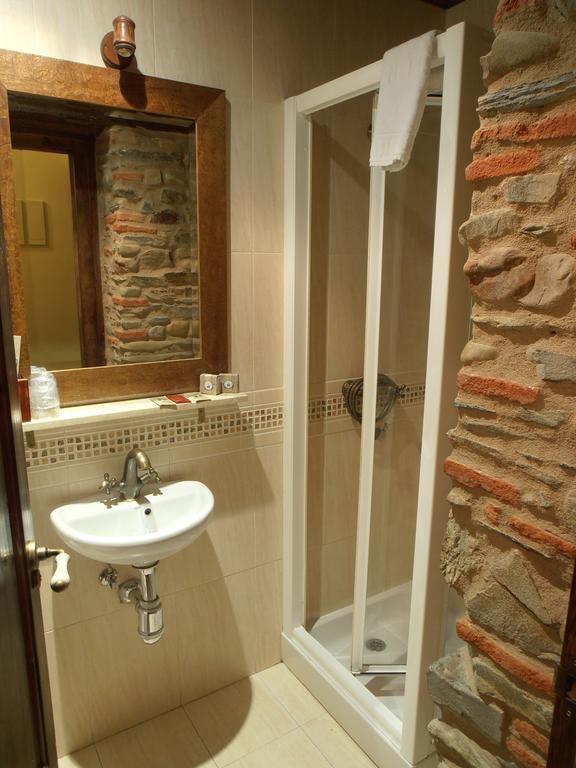 Hostal Virgen De La Encina Понферрада Номер фото