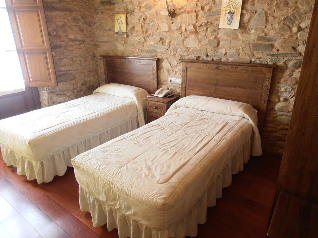 Hostal Virgen De La Encina Понферрада Номер фото