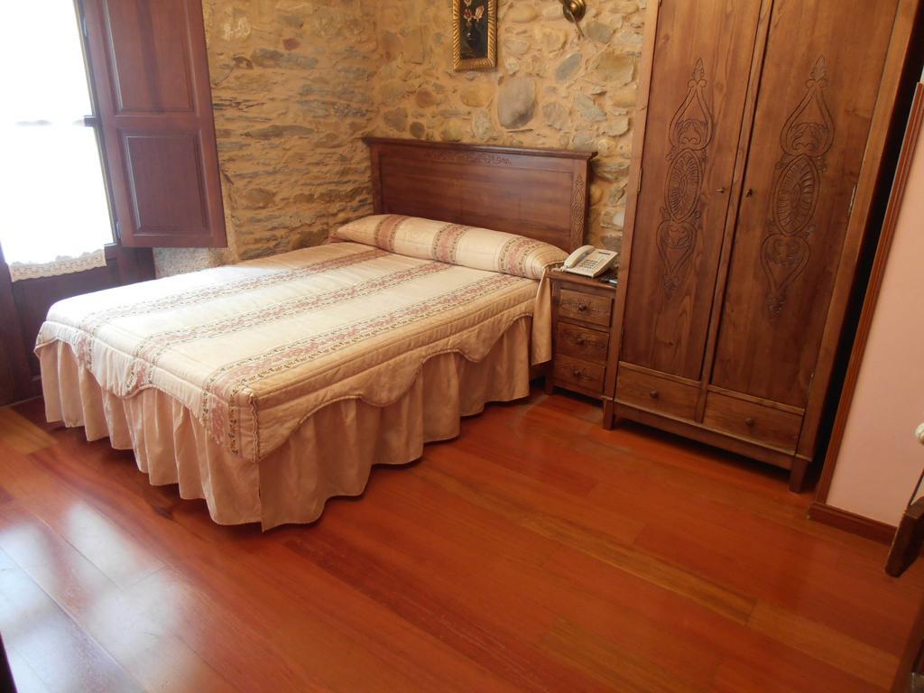 Hostal Virgen De La Encina Понферрада Номер фото