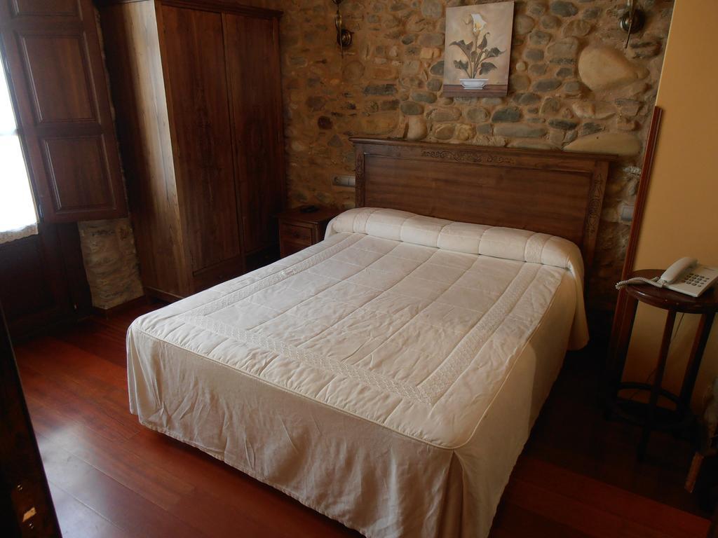 Hostal Virgen De La Encina Понферрада Номер фото